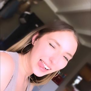 Meet your Posher, Carrie